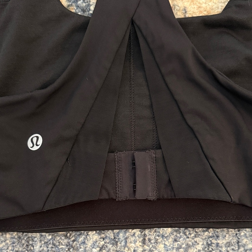 Lululemon Athletica Invigorate Bra with Clasp - Picture 5 of 5